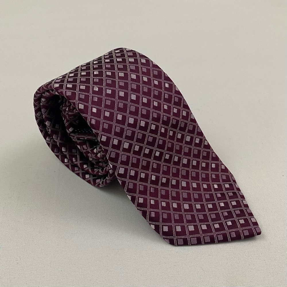 Michael Kors Shades of Plum and Silver Geometric All Silk Tie